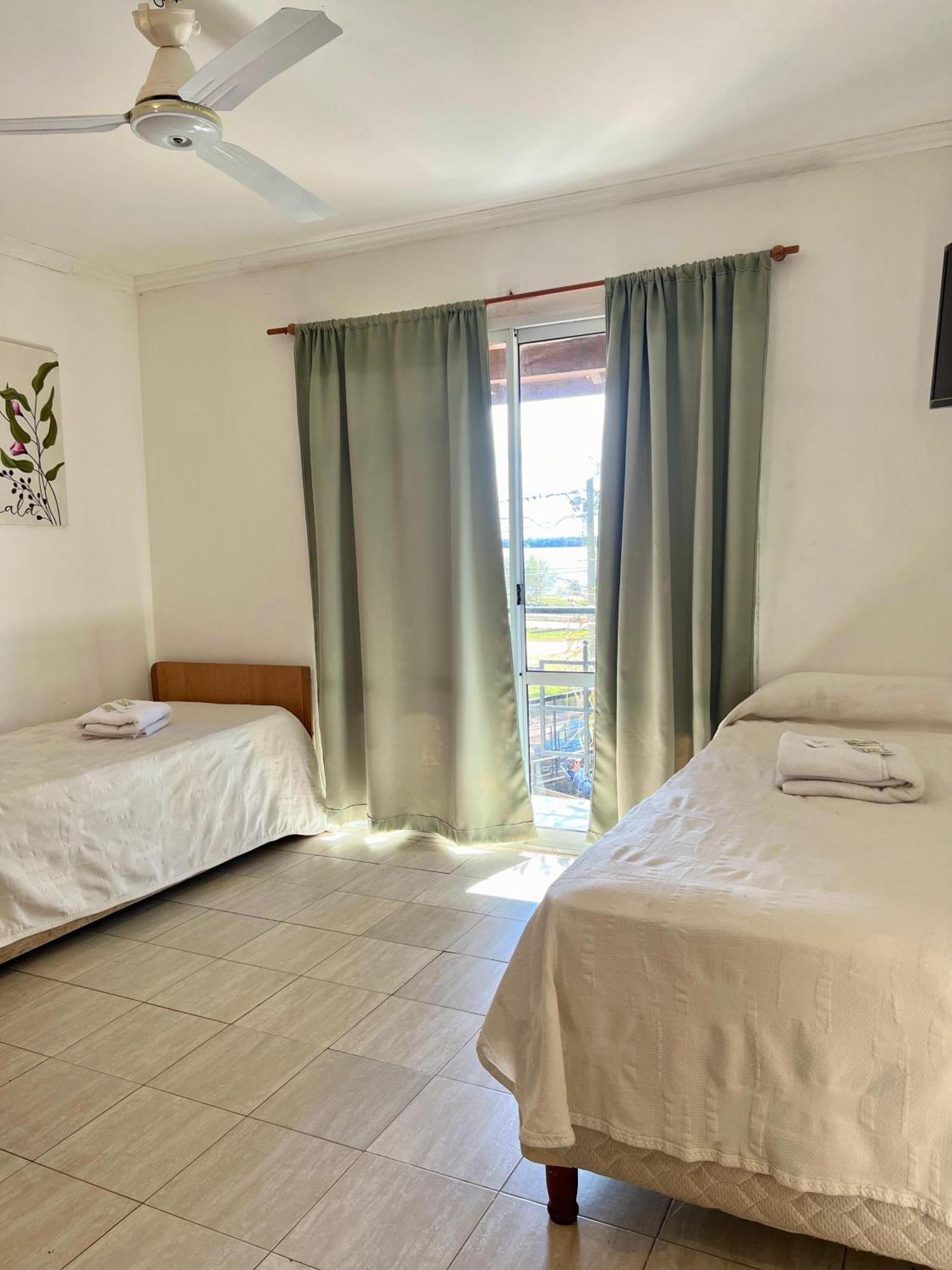 Brisas Del Lago Apartamentos Colon  Exterior photo